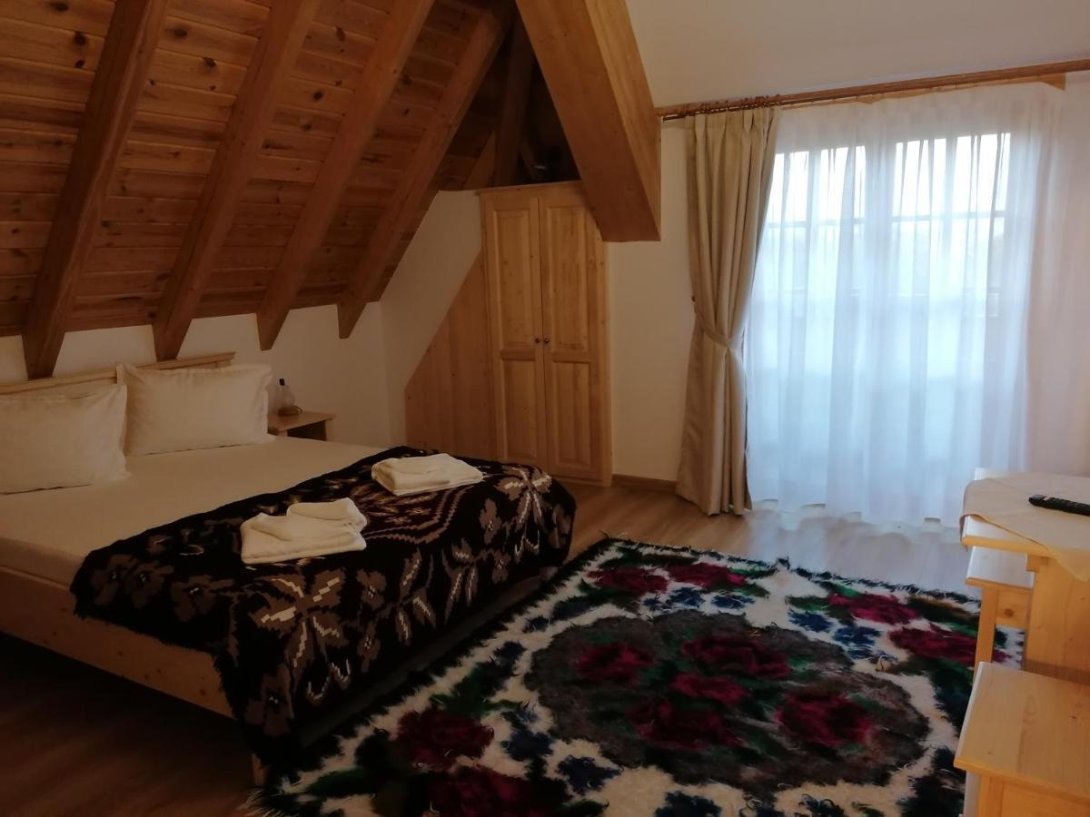 Pensiunea Casuta Din Deal Moisei Room photo